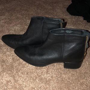 Women’s size 10 low cut black boots